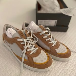 NWT Ecco Women’s Soft Classic Retro Sneakers (Size 8-8.5)
